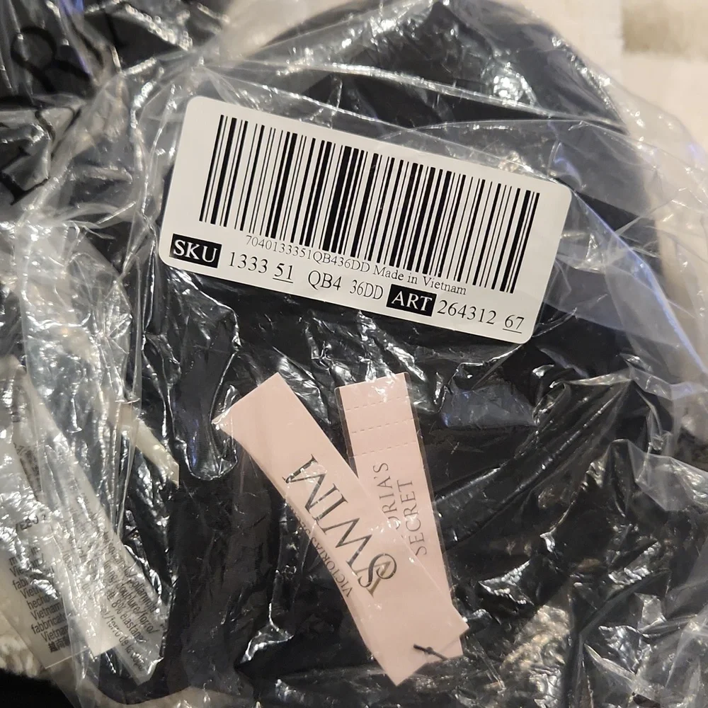 NEW! VICTORIA'S SECRET SWIM- Swim Bikini Top- BLACK - Picture 4 of 4